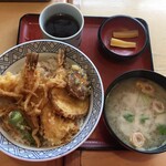 東京亭 - キャーーー天丼！
            
            うぅ・・・これで¥1400とは(´⊙ω⊙`)
            
            海老が天然 活モノの車海老なのか？？？
            
            
            