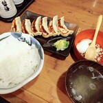 Nikujiru Gyoza no Dandadan Meidaimae Ten - 