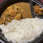 カレーハウス CoCo壱番屋 - グランドマザーのもとへ帰る母なるカレー。
具材は豚肉、じゃがいも、にんじん、いんげん。グランドマザーでせう？