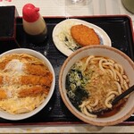 Yamada Udon Shokudo Musashi Fujisawa Ten - エビフライの玉子とじ丼セット