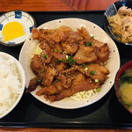 Izakaya Kanade - 日替り定食＝５００円 税込
                        ※豚肉の辛味噌焼