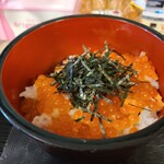 Nishi - イクラと鮭の親子丼です。