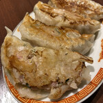 Benitora Gyoza Bo Nigata Ten - 当店人気の餃子4P¥490(税抜)