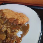 とんかつクラウン - 適量のとんかつが嬉しいカツカレー。