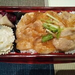 Kagoshima Ryori Maruman Tokyu Puraza Shibuya Ten - 鶏天重（薩摩ハーブ悠然鶏）　　　　　　　700円
      