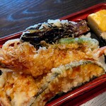 Kagoshima Ryori Maruman Tokyu Puraza Shibuya Ten - 白姫海老とがねの天重　　　　　　　　　　750円
      