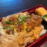 Kagoshima Ryori Maruman Tokyu Puraza Shibuya Ten - 親子重（薩摩ハーブ悠然鶏）　　　　　　　750円
      