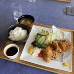 Kure Country Club Restaurant - ヒレカツと牡蠣フライ、ソースとタルタル両方付いてました