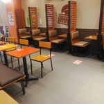 BURGER KING Chitosekarasuyama Ten - 店内の客席