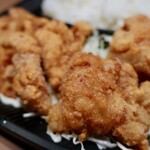 Teketeke Gotanda Nishiguchi Ekimae Ten - やみつき鶏唐揚げ弁当（681円）