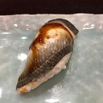 Sushi Dokoro Miyaha - 同店名物の穴子。ほろりとくずれる線維の食感が印象的です。