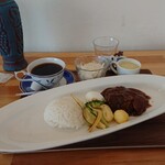 Kitchen Kapurisu - ビーフソースハンバーグ（ドリンクはホットコーヒーを選択）1100円