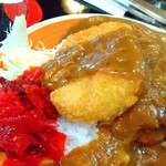 カレーハウス ブー - コロッケと福神漬け