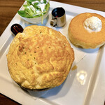 星乃珈琲店 - 海老と春野菜のトマトクリームスフレドリア＆パンケーキプレート