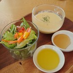 Garden Cafe Sorairo - セットのサラダ・スープ・オリーブオイル・はちみつ