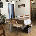 cafe ボヌール - 店内は狭いけど綺麗
右の部屋は半個室で利用可