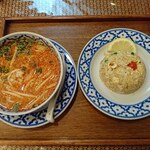 Sea Thai - 平成30年11月 ランチタイム トムヤムクンラーメン+炒飯 税込940円