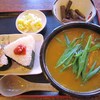 手づくりうどん美ノ吉 - 料理写真:カレーセット　６８０円（カレーうどん、おにぎり二個、一品）