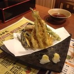 Sakana Ya Shichifuku Wakaba Ten - 穴子天だけど野菜天も沢山乗っている