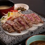 Ishiyaki Steak Zei Nagaoka Akurosupuraza Ten - まずはこれ、税込1100円ステーキランチ