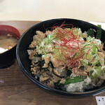 Center Restaurant - ニラ豚丼1200円