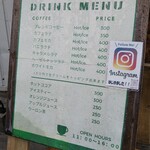 TAKE OUT CAFE A-DINER - 店舗横の屋外メニュー