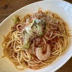 Jolly Pasta Yonago Yonahara Ten - エビとブロッコリーのトマトパスタ