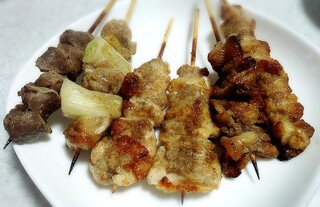 Yakitori Kara-age Ie Komekko Mogami - もも、ねぎま、すなぎも、テール、皮、肩小肉串は塩で