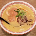 くつろぎ居酒家 かんべえ - かんべえ特製豚骨ラーメン