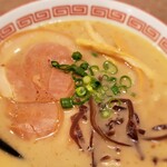 くつろぎ居酒家 かんべえ - かんべえ特製豚骨ラーメン