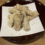 Saku - ごぼうの新挽揚げ♬
      餅米が原料のプチプチ感が
      楽しい揚げ物♡
      ごぼうは薄味で煮てあります...♪*ﾟ