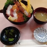 Donburi Senmonten Umitarou - 海鮮丼