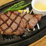 Densetsu no Steak Ya Inagi Ten - ステーキ着板（にんにく別盛）