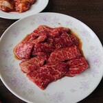 Daiman - カルビランチのお肉です！このくらいのサシが丁度良いお年頃なの･･･
                        タレも染みてて柔らかでめちゃ美味しいでー♪