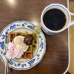 Marumi Coffee Ten - 桜とつぶあんのワッフル＆シングルオリジン ニカラグア カサブランカ農園（深煎り）