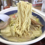 8 Ban Ramen Ota Ten - 麺リフト。食べごたえはあります。