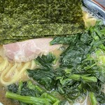 Oudouya - 中ラーメン（750円）ほうれん草トッピング