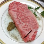 肉料理 阿蘇 - g 1,900円だそうです。