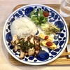 cafe&bar spica - ご飯少な目でお願いした鶏肉のネギソースランチ800円