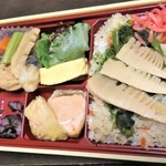 クイーンズ伊勢丹 - タケノコご飯弁当