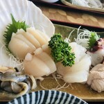 Kaiko - 刺身三点盛り定食（浜益産の　活ホタテ、タコ足と頭、ヒラメ）