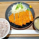 Teishokuya Jinbee Atsubetsu Ten - ロースカツ定食  十五穀米