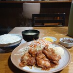 Takara Shokudo - チキン生姜焼き定食と店内の様子