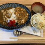 Building Shokudo Dera - マーボー豆腐&そばだしカレーあいがけ丼800円