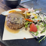 Tezukuri Hamburger Steak Tamago - ガーリックソースで