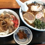 Shinta Sobaya - 半肉丼＋中華　850円