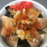 Dosanko Taisho Egusa Ten - チャーシュー丼　一味唐辛子にラー油投入