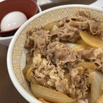 すき家 - 牛丼+卵。