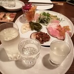 Ifu - 利き酒セットとおまかせプレート。日本酒に良くあいます。