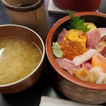 Uotama - スペシャル海鮮丼(ウニ、いくら入り)、あら汁